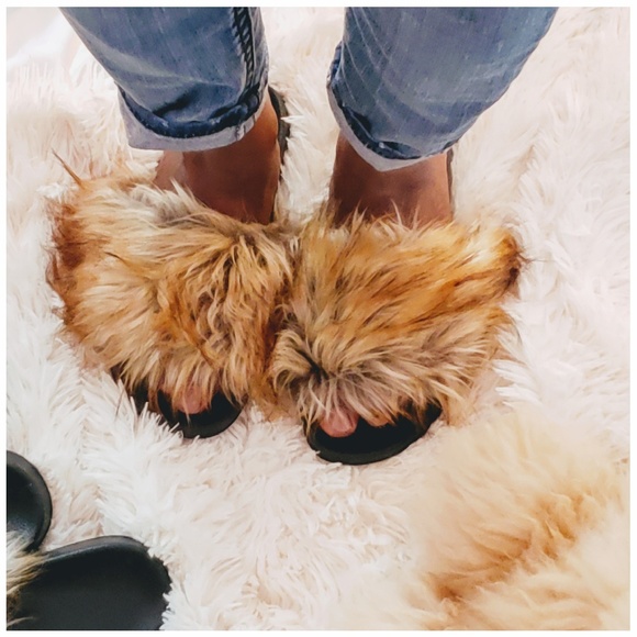 itzposhable Shoes - Faux Fur Slide/Slipper LAST Pair Sz 6
